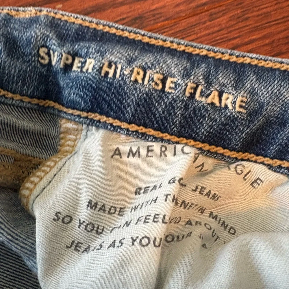2/$25 EUC American Eagle Outfitters Light Blue Flare Jeans - Picture 3 of 5